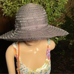 Black straw hat Kentucky Derby pin 🐎